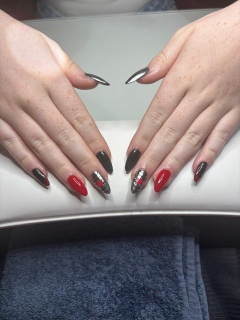 Amie applying Bio Sculpture gel polish